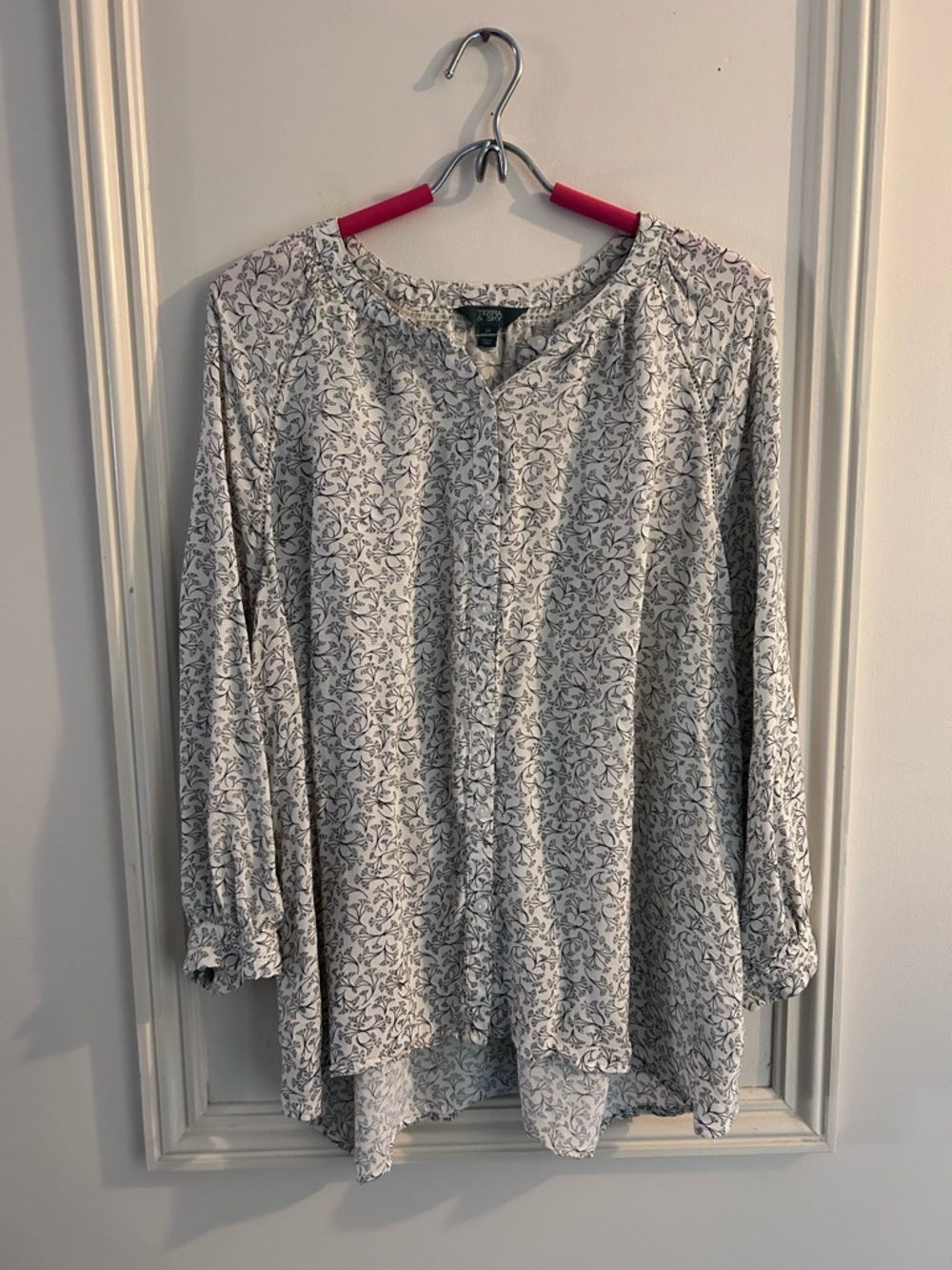 Terra & Sky White Floral V-Neck Long Sleeve Tunic